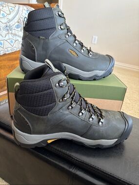 KEEN Men’s Revel III Waterproof Hiking Boots